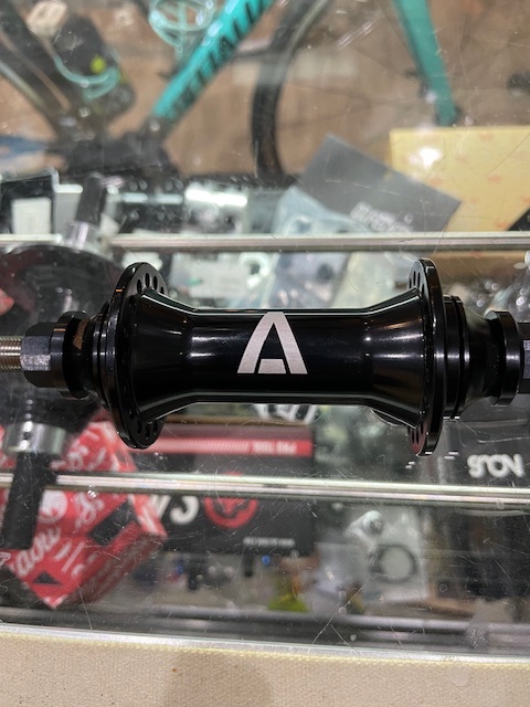 画像1: ARES BIKES FHB FRONT HUB Ti-AXLE